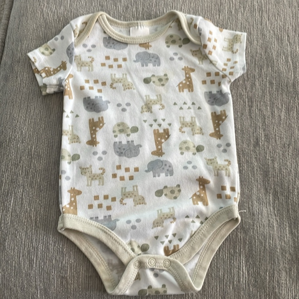 Set of 3- Baby onesies - Picture 2 of 5